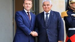 Entretien entre le Président de la République, Emmanuel Macron, avec le (...)